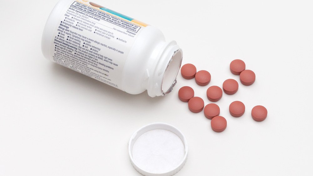 This Is When You Should Choose Ibuprofen Over Acetaminophen